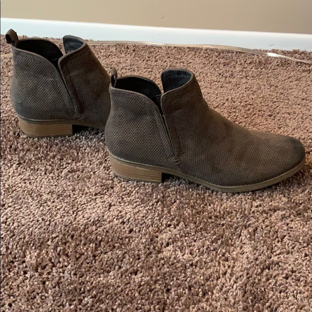 Boots - Picture 2 of 4